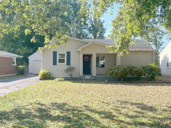 23592 Harrellson St, Macomb, MI 48042