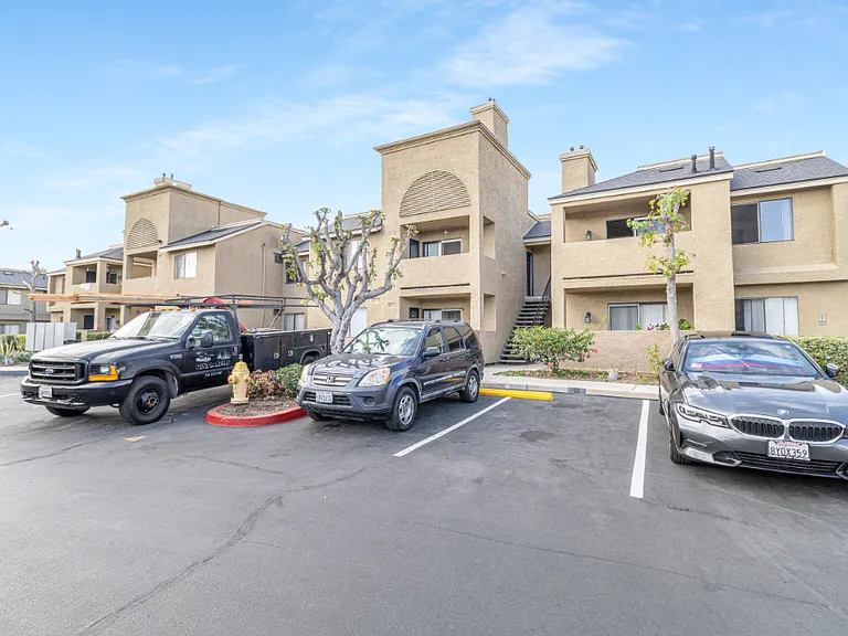 Bentley Parke — Photo 2