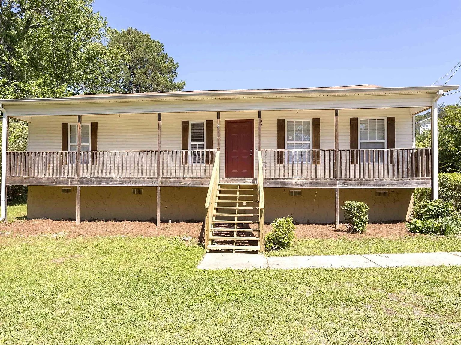 3 bed, 2.0 bath, 1288 sqft, $1,595 — Photo 1
