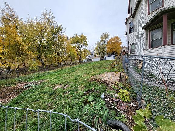 5th image of 332 N Lorel Ave