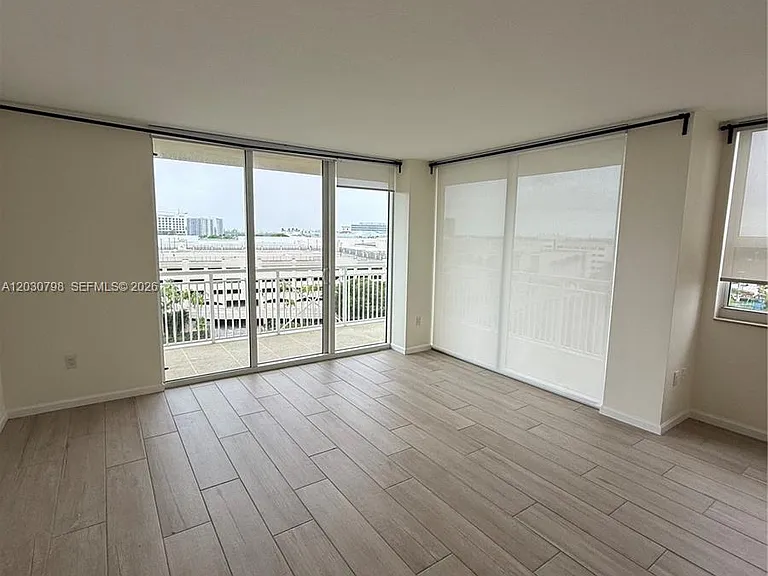 19501 W Country Club Dr #809 — Photo 4