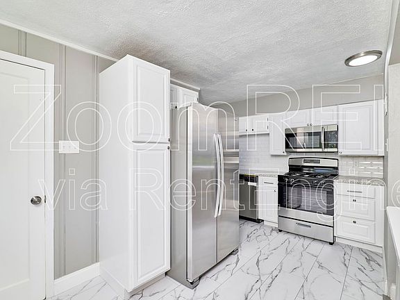 5th image of 3361 Delta Dr