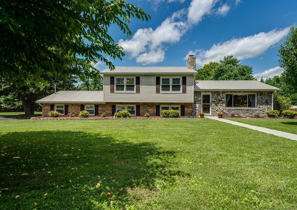 1st image of 902 Grady Dr