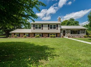 902 Grady Dr, Johnson City, TN 37604