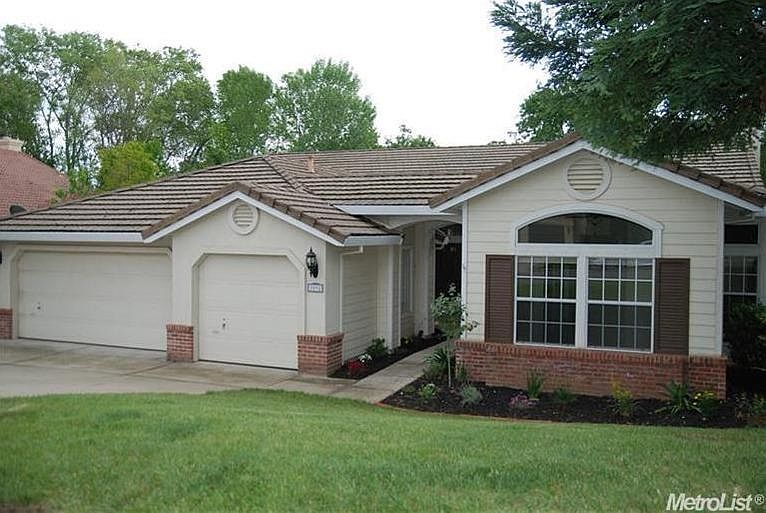 1st image of 2092 Bates Cir