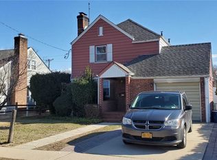 15 Helen Ct, Floral Park, NY 11001