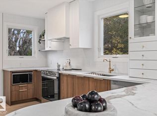 8671 76th St NW, Edmonton, AB T6C 2K1