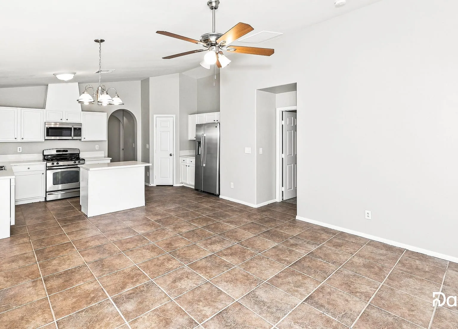 4 bed, 2.0 bath, 1415 sqft, $1,925 — Photo 3