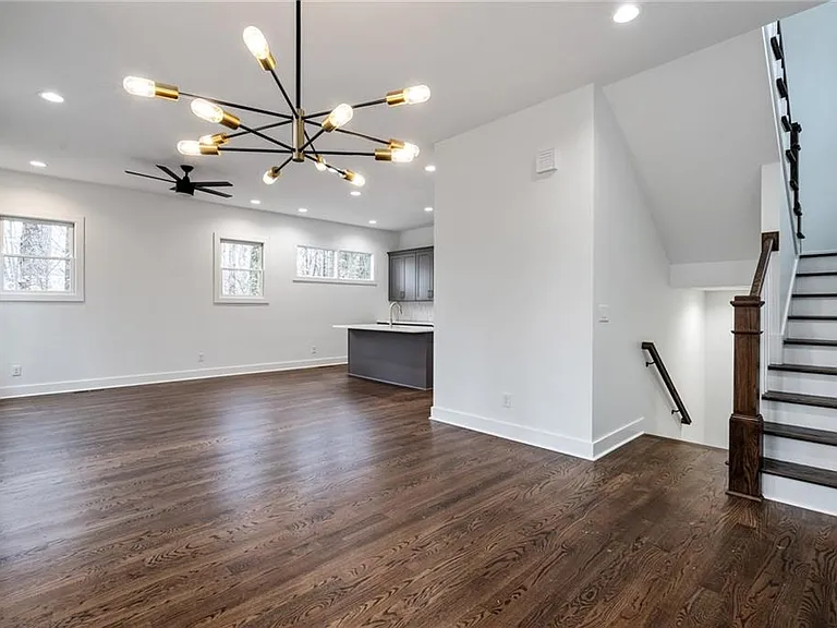 1453 Bridges Ave SW — Photo 7