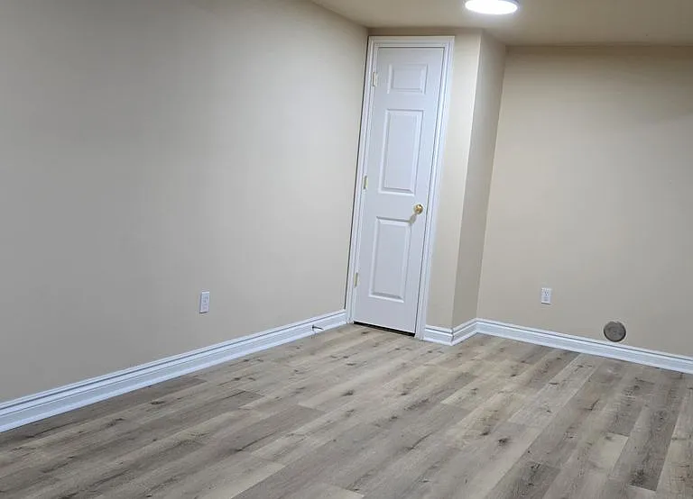 1622 Commodore Cir — Photo 36