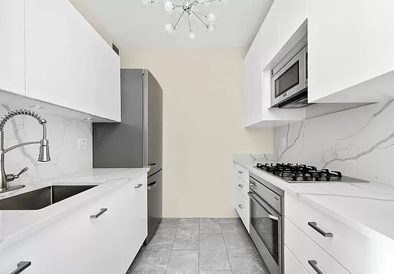 5th image of 25 Columbus Cir #61F