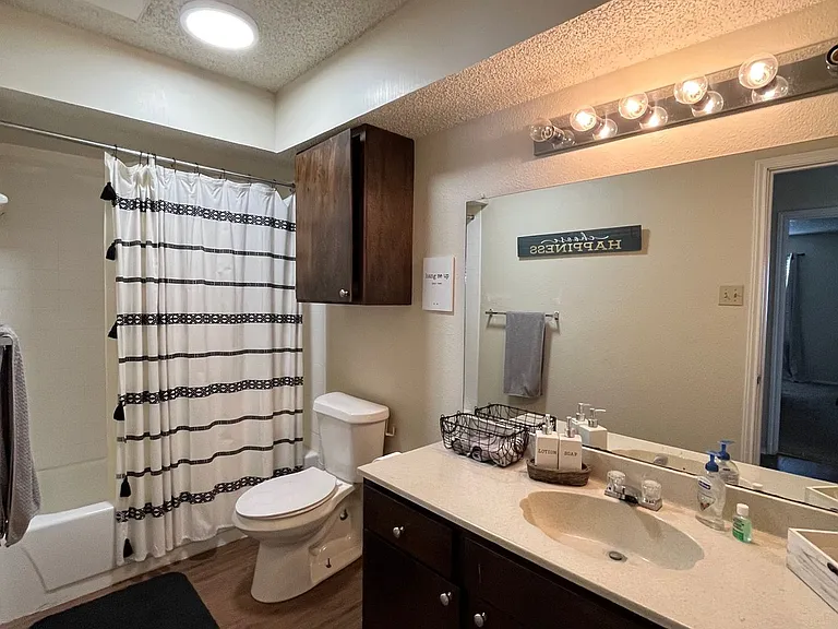 Bentwood Apartments — Photo 14
