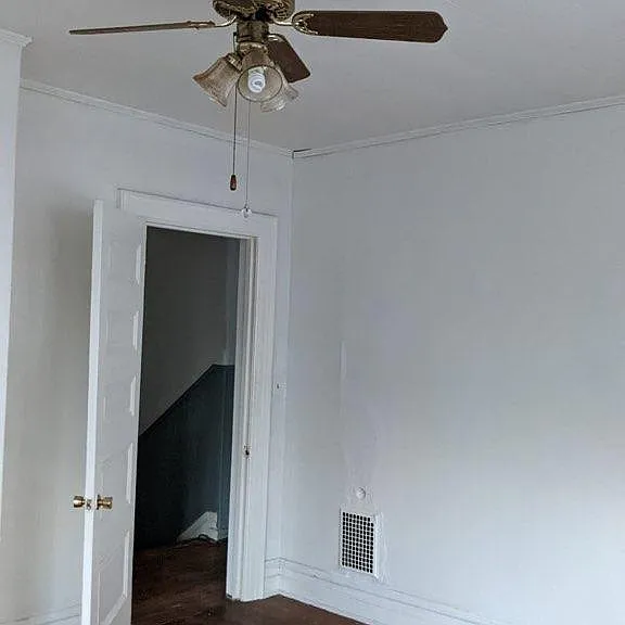119 W Burke St — Photo 23