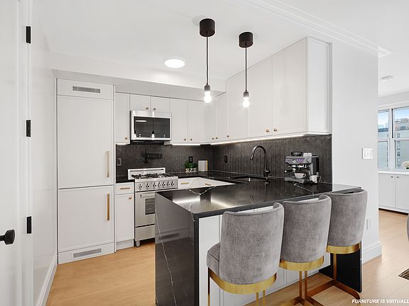 3rd image of 300 E 71st St APT 16F