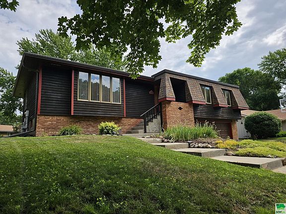 3rd image of 5921 Four Seasons Dr