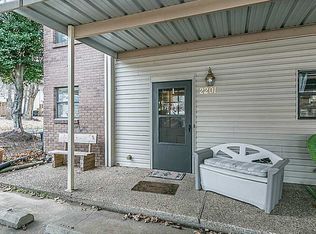 2201 N East Oaks Dr, Fayetteville, AR 72703