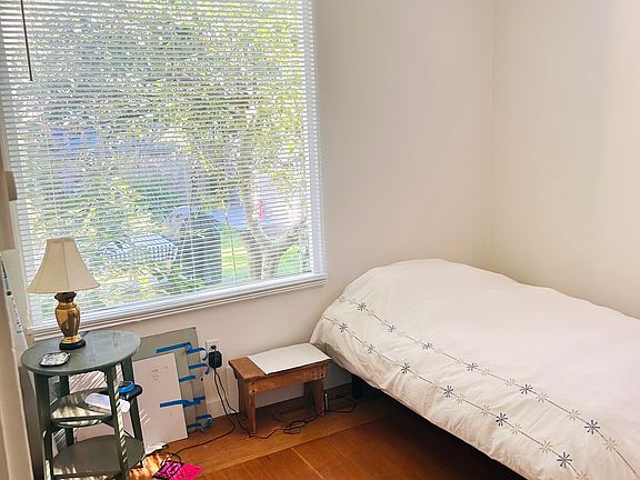 5th image of 740 Belmont Ave E #1