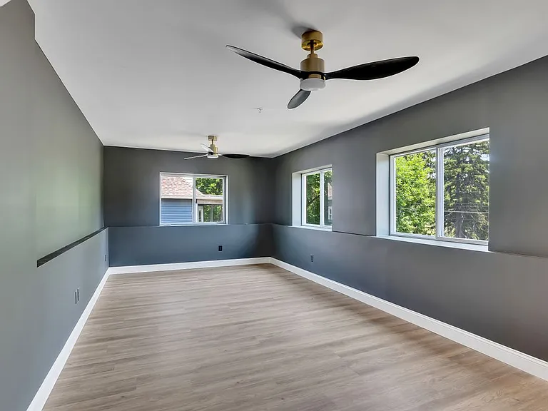 36 Pawling Ave #200 — Photo 8