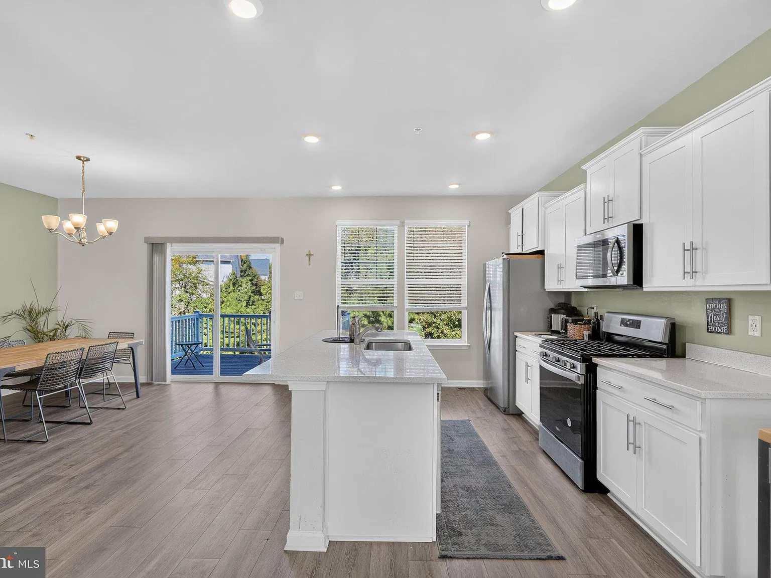 4 bed, 3.5 bath, 1920 sqft, $3,675 — Photo 3