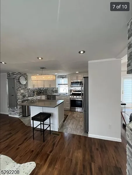 3 bed, $2,975 — Photo 4