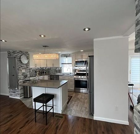 4th image of 182 Martin Ave #2