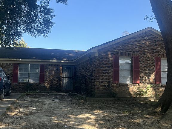 2nd image of 3744 Royal Wood Dr