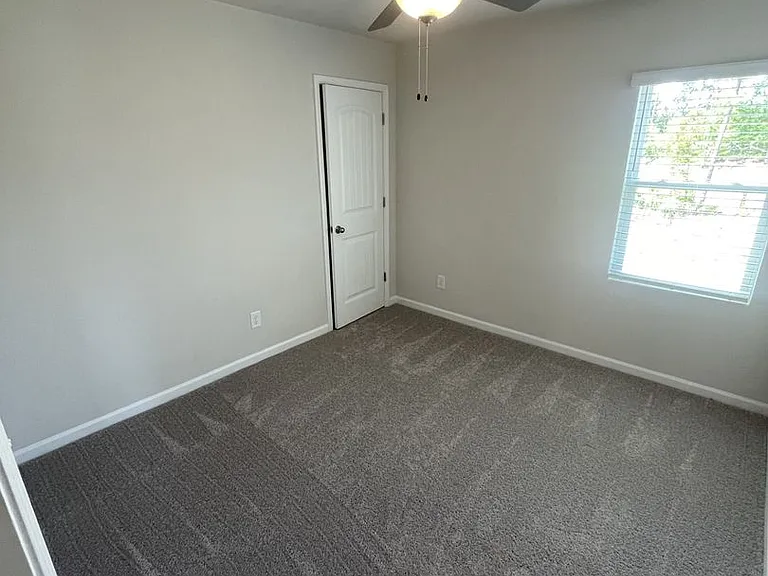 1100 Peony Ln — Photo 14