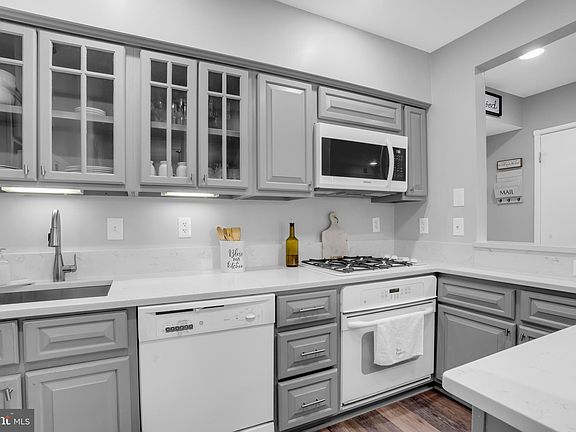 3rd image of 205 Victor Pkwy #205B
