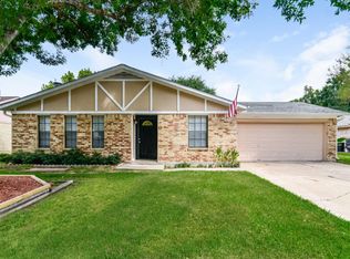 2203 Spruce Dr, Rosenberg, TX 77471