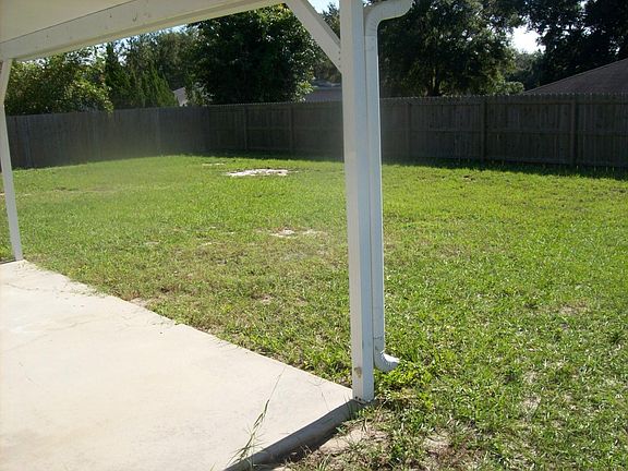 Large lot completely privacy fenced