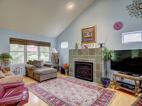 5th image of 1367 Dianne Ave