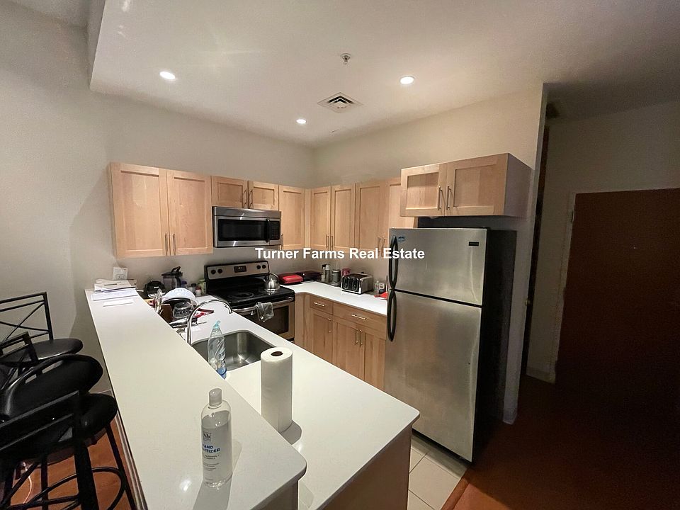 1st image of 407A Washington St #501