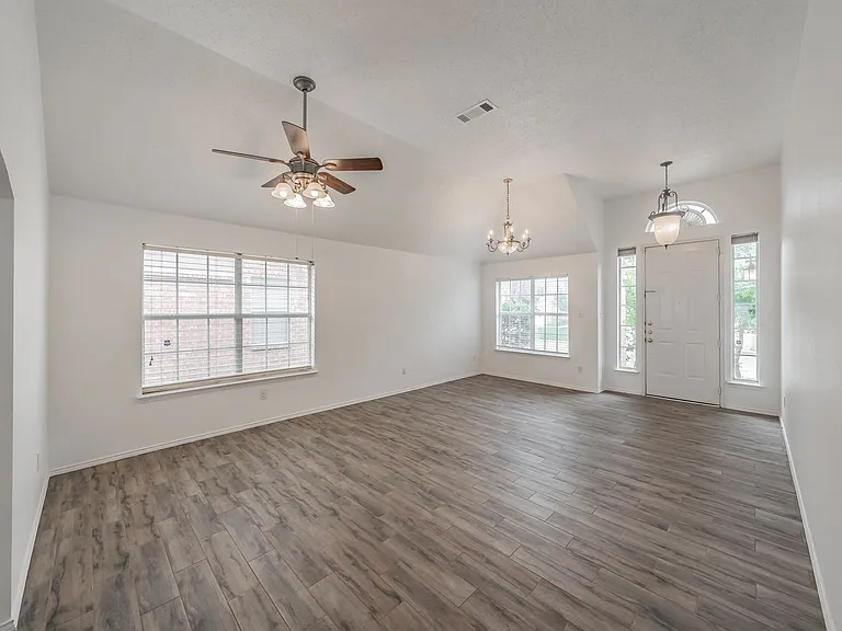 4728 Grant Park Ave — Photo 6