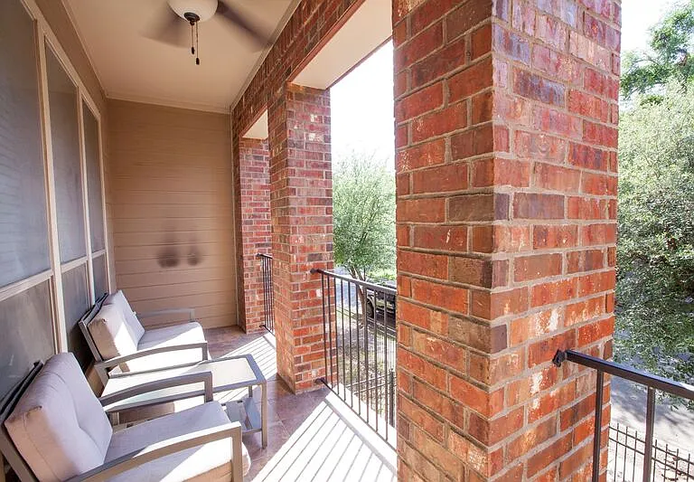 5124 Belmont Ave — Photo 2