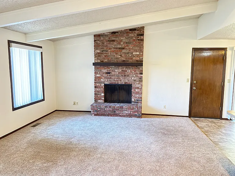 6308 Woodlawn Dr NE — Photo 12