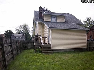 4th image of 2036 Weston Ave