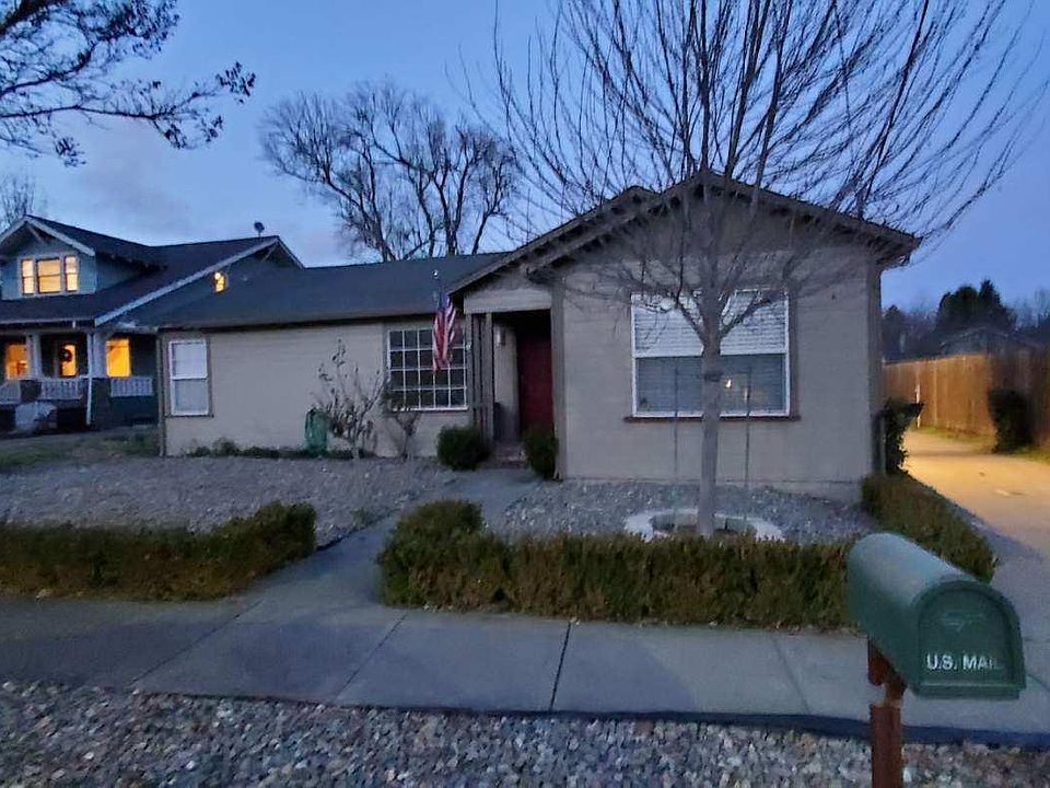 1st image of 2972 1st St