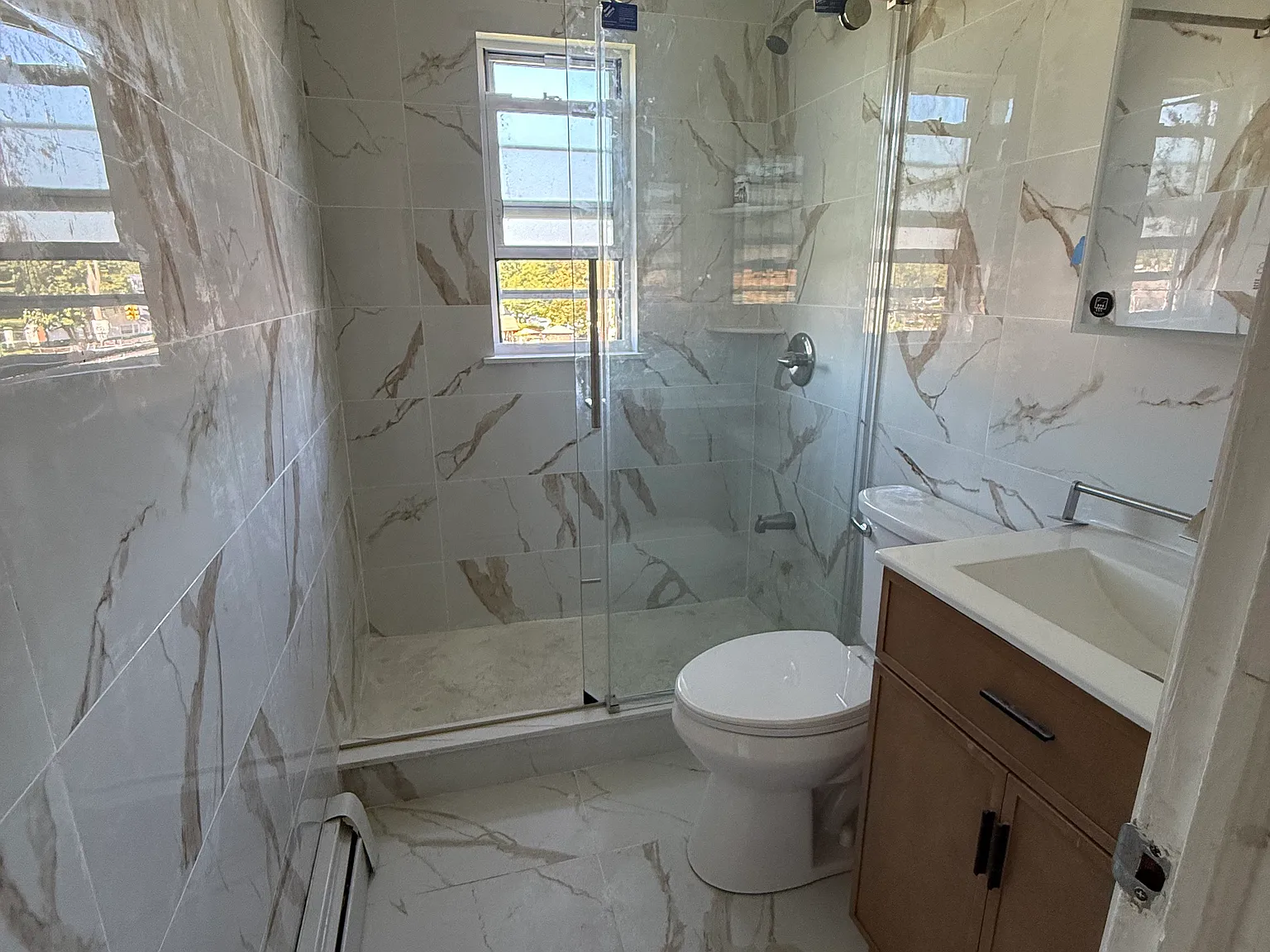 2 bed, 820 sqft, $2,700 — Photo 2