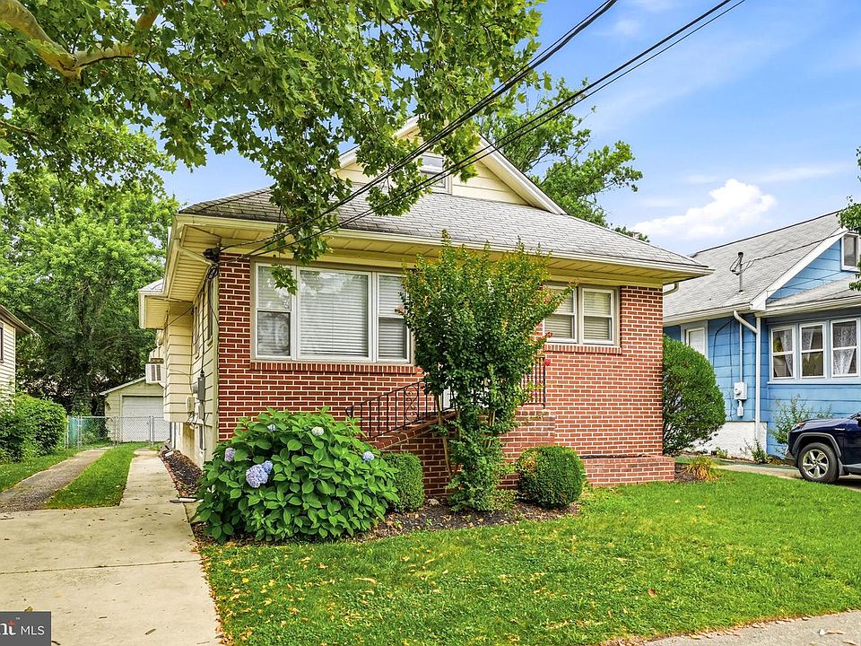 1st image of 21 E Walnut Ave
