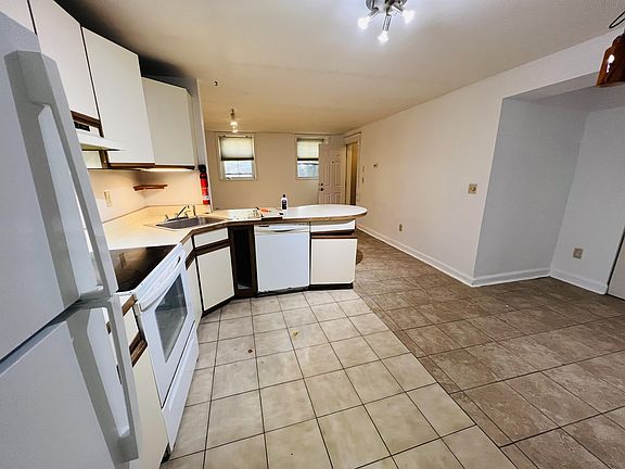 4th image of 308 Hudson Ave