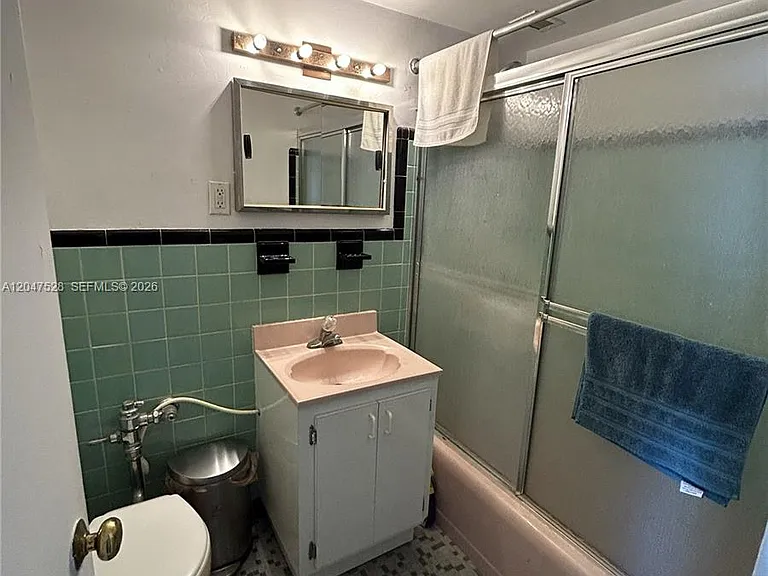 6484 Indian Creek Dr #303 — Photo 4
