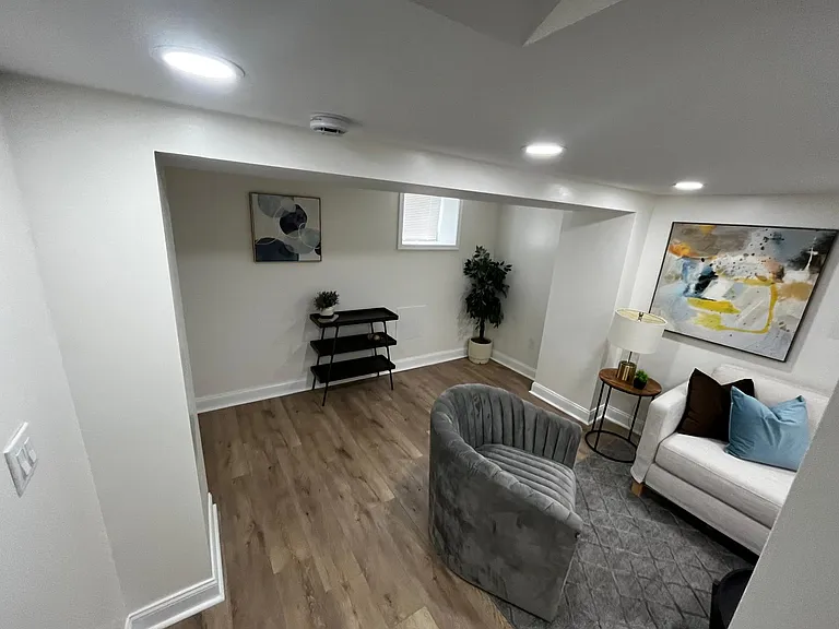 2720 E Biddle St — Photo 6