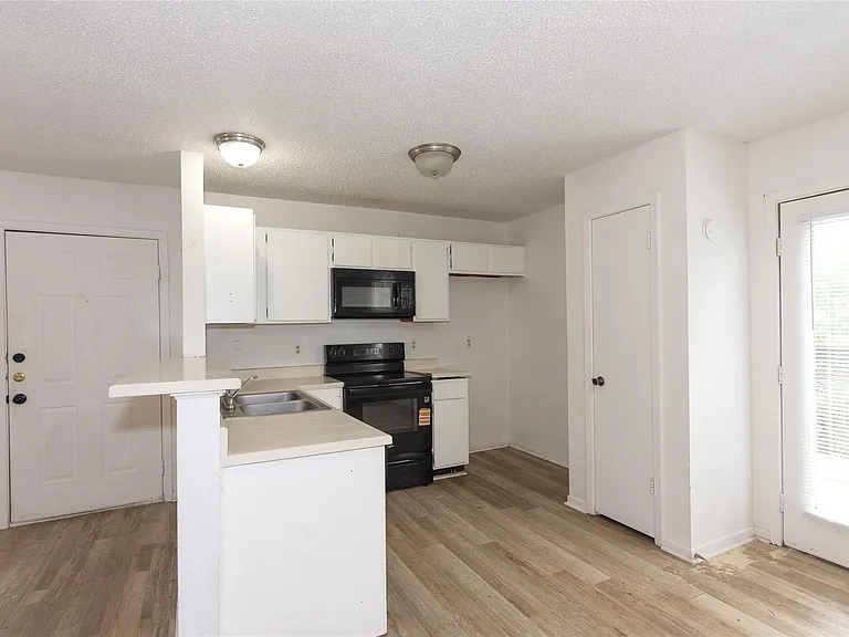 1607 Onion Creek Village Dr #D — Photo 7