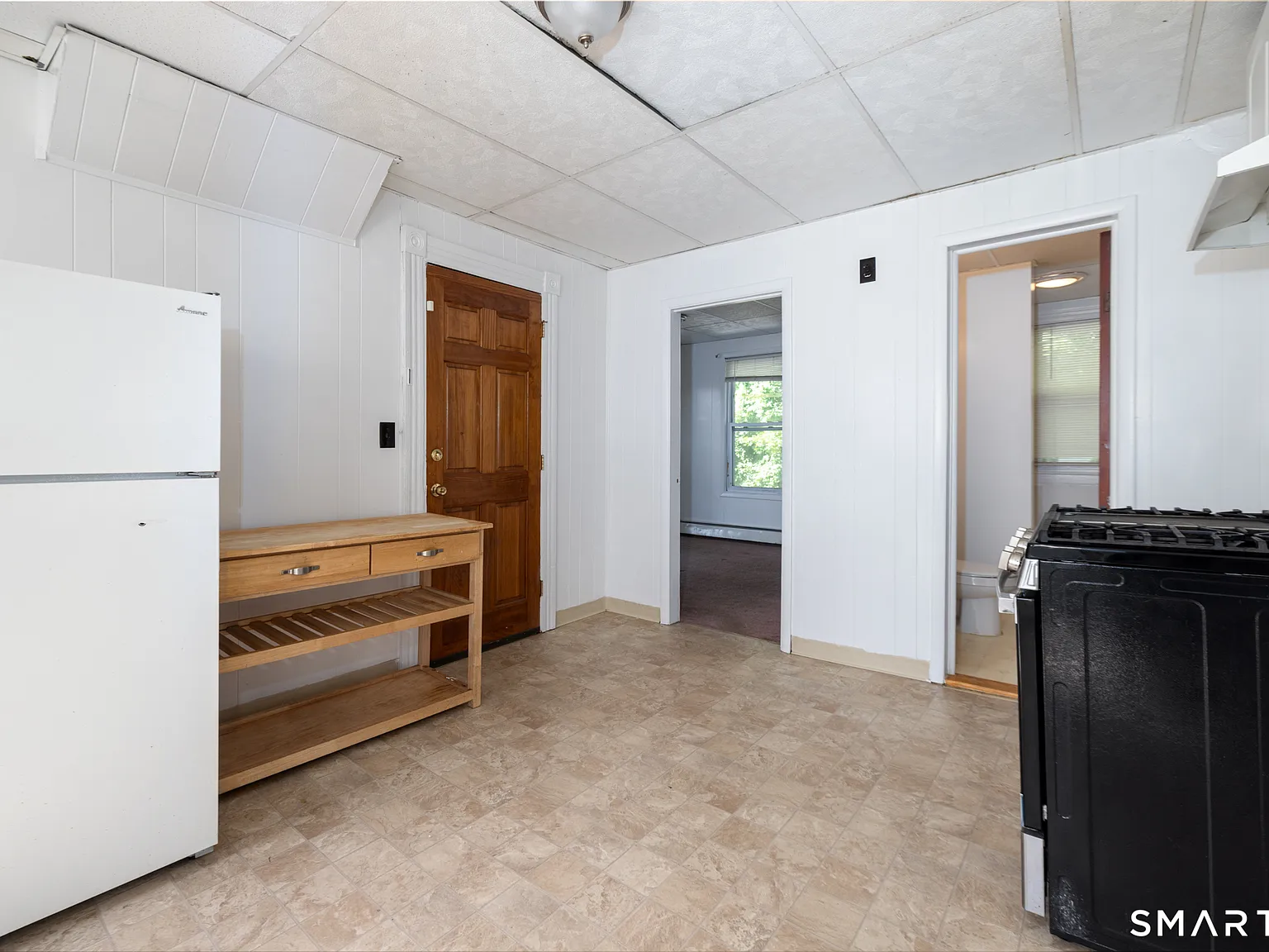 2 bed, 1.0 bath, 3044 sqft, $1,400 — Photo 3