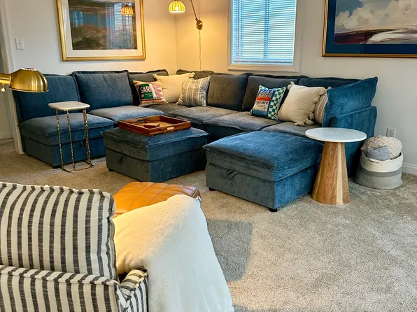 (undisclosed Address), Waterford, CT 06385