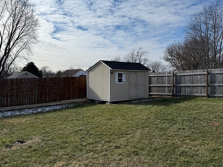 232 Chestnut Ln — Photo 3
