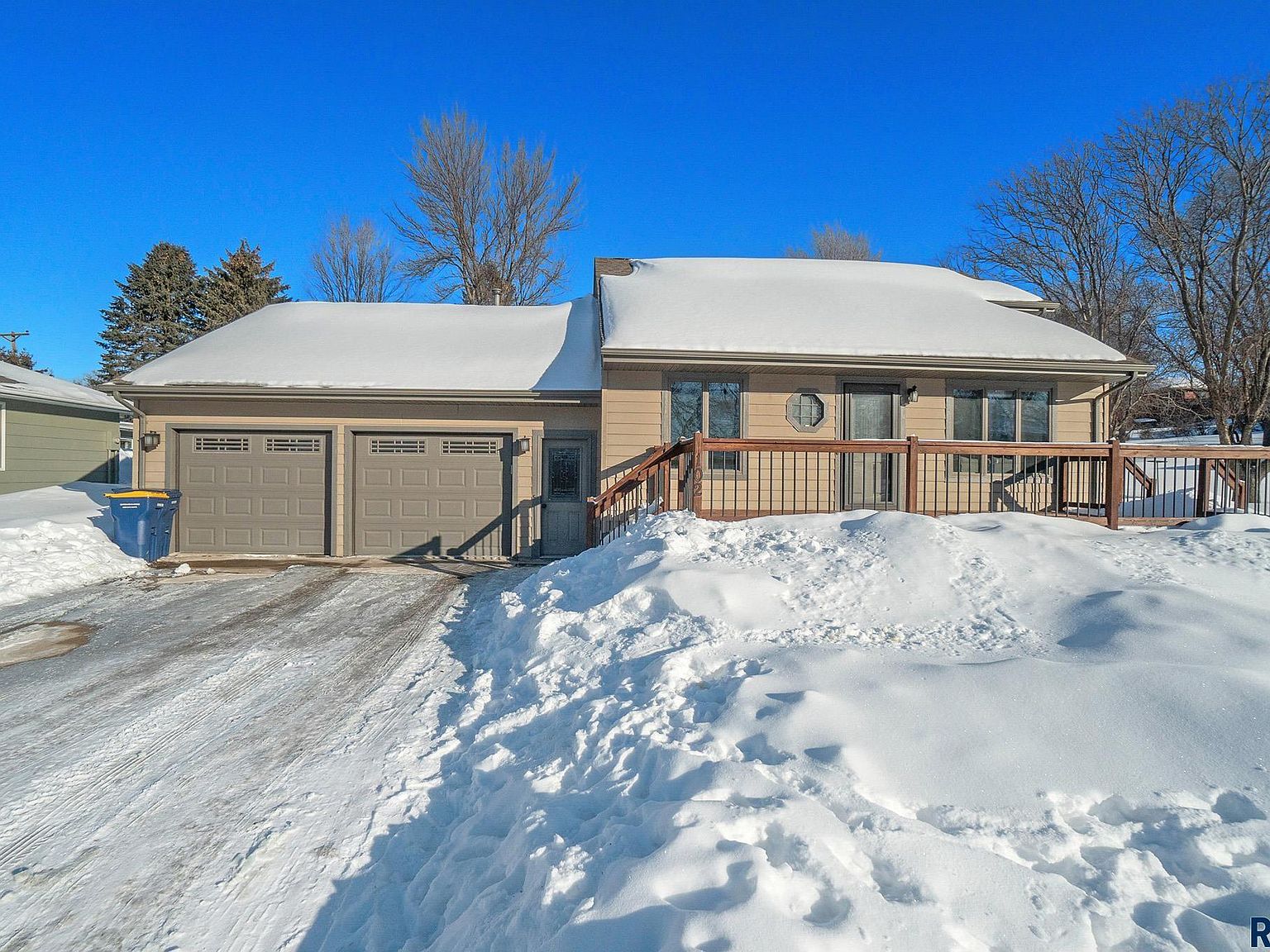 102 E 8th St, Dell Rapids, SD 57022 Zillow