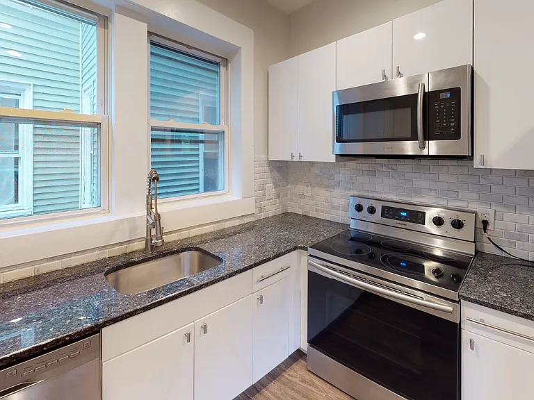 90 Bristol St #10 — Photo 3