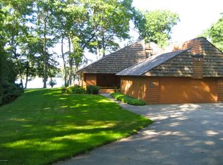 18881 N Fruitport Rd, Spring Lake, MI 49456