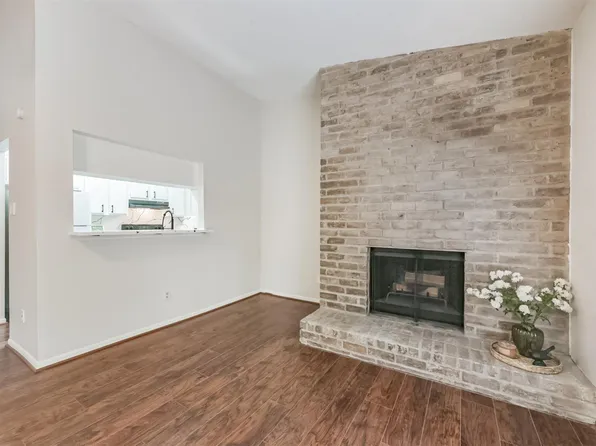 2001 Bering Dr APT 4D, Houston, TX 77057